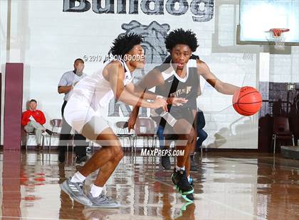 Thumbnail 1 in New Albany vs. Holly Springs (Hotbed Classic) photogallery.