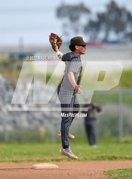 Thumbnail 2 in Kennedy vs Legacy photogallery.