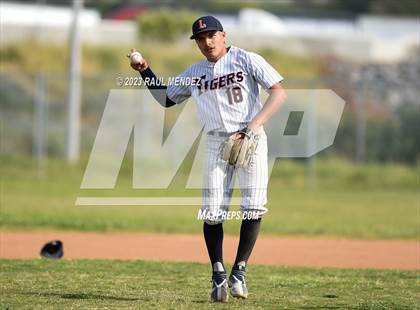 Thumbnail 3 in Kennedy vs Legacy photogallery.