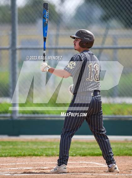 Thumbnail 1 in Kennedy vs Legacy photogallery.