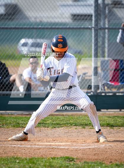 Thumbnail 1 in Kennedy vs Legacy photogallery.