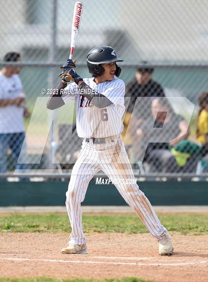 Thumbnail 1 in Kennedy vs Legacy photogallery.