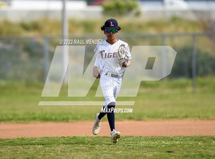 Thumbnail 2 in Kennedy vs Legacy photogallery.