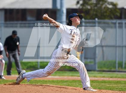 Thumbnail 3 in Kennedy vs Legacy photogallery.