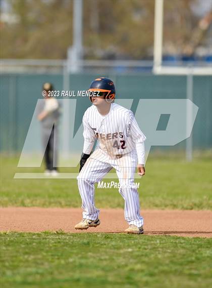 Thumbnail 2 in Kennedy vs Legacy photogallery.