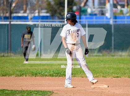 Thumbnail 3 in Kennedy vs Legacy photogallery.
