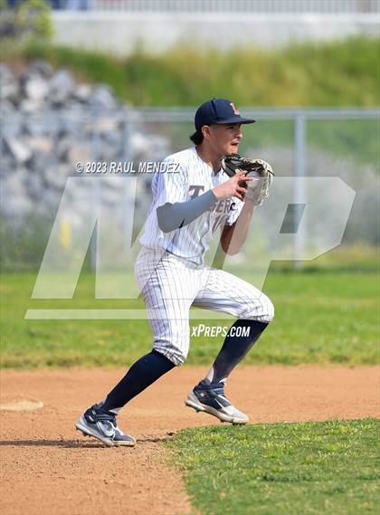 Thumbnail 1 in Kennedy vs Legacy photogallery.