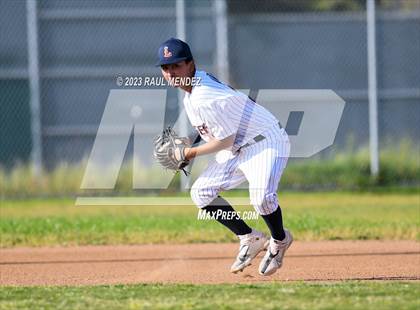 Thumbnail 2 in Kennedy vs Legacy photogallery.