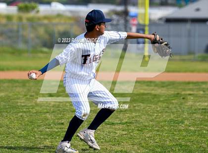 Thumbnail 2 in Kennedy vs Legacy photogallery.