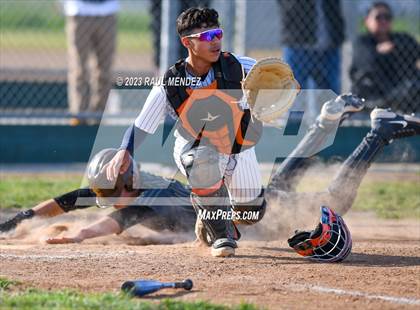 Thumbnail 3 in Kennedy vs Legacy photogallery.