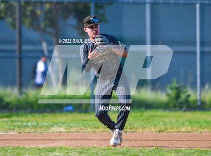 Thumbnail 1 in Kennedy vs Legacy photogallery.