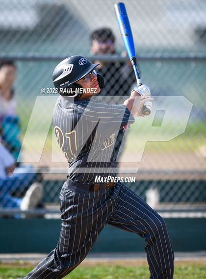 Thumbnail 3 in Kennedy vs Legacy photogallery.