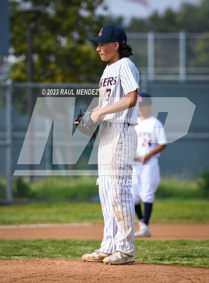 Thumbnail 1 in Kennedy vs Legacy photogallery.