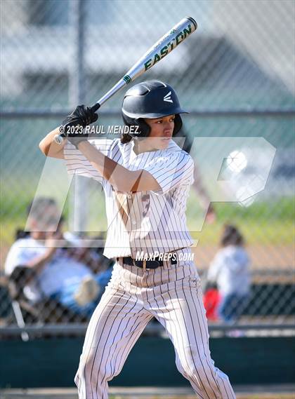 Thumbnail 3 in Kennedy vs Legacy photogallery.
