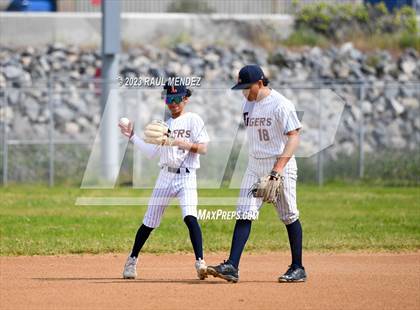 Thumbnail 3 in Kennedy vs Legacy photogallery.