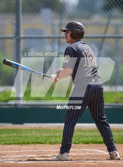 Thumbnail 3 in Kennedy vs Legacy photogallery.