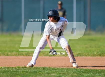 Thumbnail 1 in Kennedy vs Legacy photogallery.