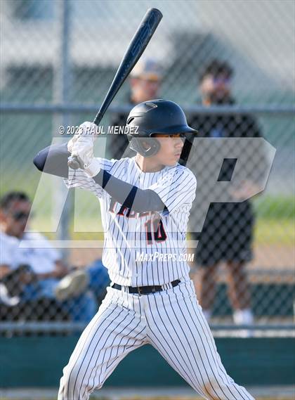 Thumbnail 3 in Kennedy vs Legacy photogallery.