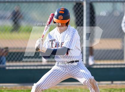 Thumbnail 3 in Kennedy vs Legacy photogallery.