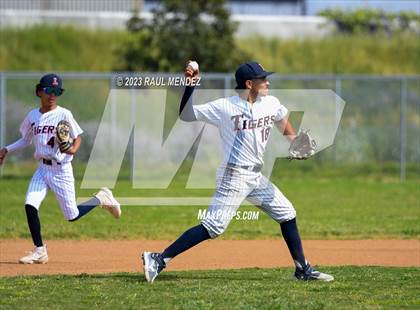 Thumbnail 2 in Kennedy vs Legacy photogallery.