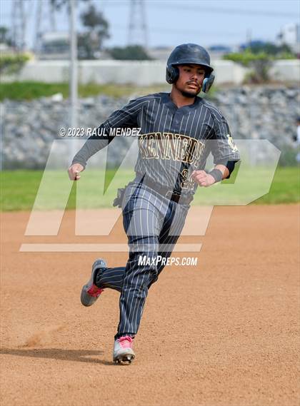 Thumbnail 2 in Kennedy vs Legacy photogallery.