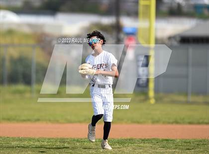 Thumbnail 1 in Kennedy vs Legacy photogallery.