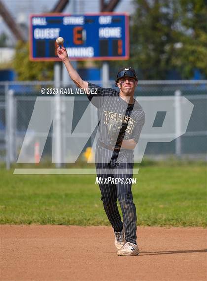 Thumbnail 3 in Kennedy vs Legacy photogallery.