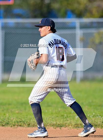 Thumbnail 2 in Kennedy vs Legacy photogallery.