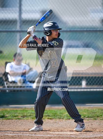 Thumbnail 3 in Kennedy vs Legacy photogallery.