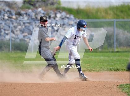 Thumbnail 1 in Kennedy vs Legacy photogallery.