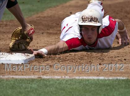 Thumbnail 3 in Hough vs. Middle Creek (NCHSAA 4A State Final) photogallery.