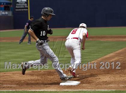 Thumbnail 3 in Hough vs. Middle Creek (NCHSAA 4A State Final) photogallery.