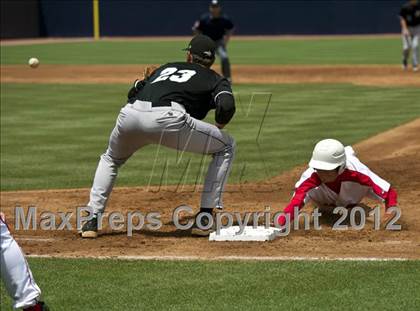 Thumbnail 1 in Hough vs. Middle Creek (NCHSAA 4A State Final) photogallery.