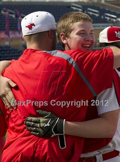 Thumbnail 3 in Hough vs. Middle Creek (NCHSAA 4A State Final) photogallery.