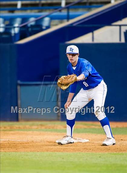 Thumbnail 1 in El Toro vs. Esperanza (Hard 9 National Classic) photogallery.