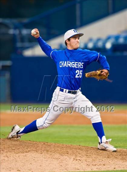 Thumbnail 3 in El Toro vs. Esperanza (Hard 9 National Classic) photogallery.