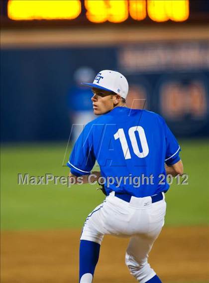Thumbnail 1 in El Toro vs. Esperanza (Hard 9 National Classic) photogallery.