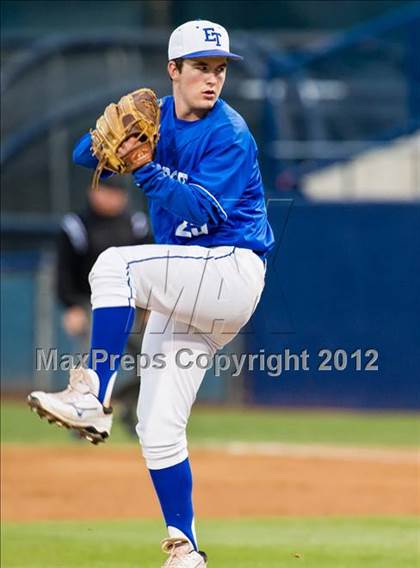 Thumbnail 3 in El Toro vs. Esperanza (Hard 9 National Classic) photogallery.