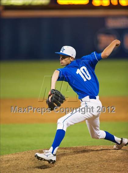 Thumbnail 3 in El Toro vs. Esperanza (Hard 9 National Classic) photogallery.