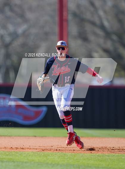 Thumbnail 2 in South Panola vs. Wayne Academy photogallery.