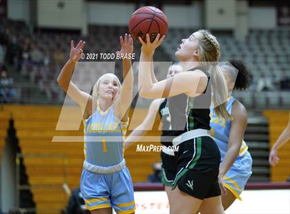 Thumbnail 3 in Greeneville @ Dobyns-Bennett photogallery.