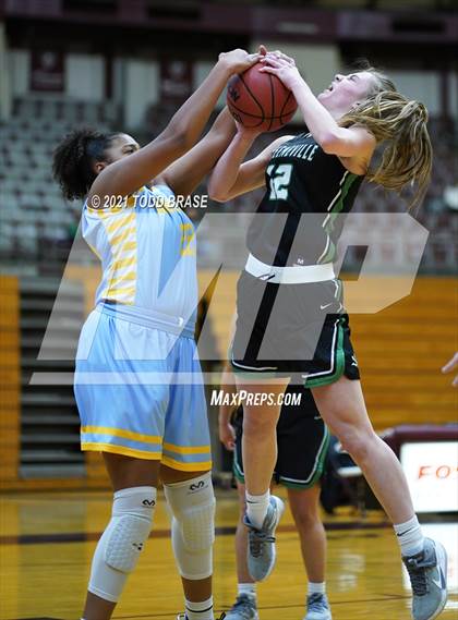 Thumbnail 2 in Greeneville @ Dobyns-Bennett photogallery.