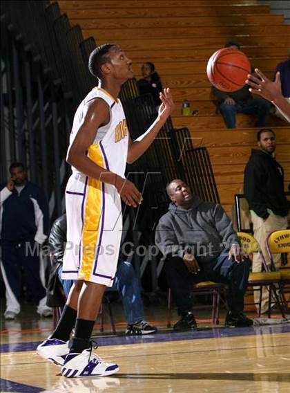 Thumbnail 2 in Lynwood vs. Manual Arts (Lynwood Christmas Challenge) photogallery.