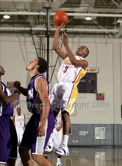 Thumbnail 1 in Lynwood vs. Manual Arts (Lynwood Christmas Challenge) photogallery.