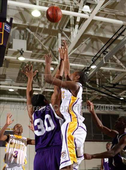 Thumbnail 2 in Lynwood vs. Manual Arts (Lynwood Christmas Challenge) photogallery.