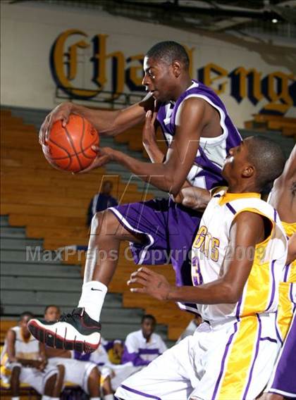Thumbnail 2 in Lynwood vs. Manual Arts (Lynwood Christmas Challenge) photogallery.
