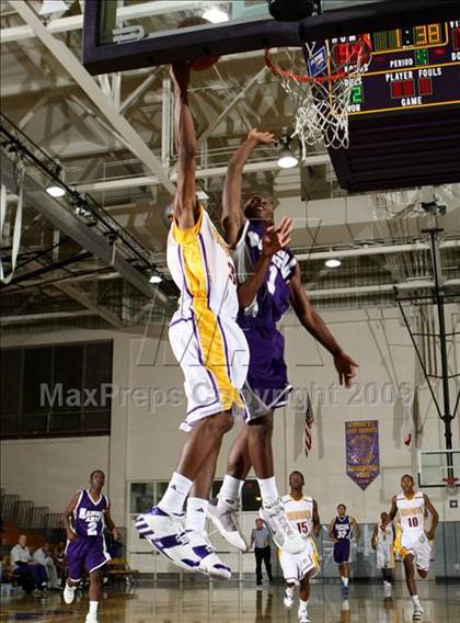 Thumbnail 3 in Lynwood vs. Manual Arts (Lynwood Christmas Challenge) photogallery.