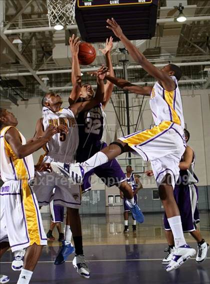 Thumbnail 1 in Lynwood vs. Manual Arts (Lynwood Christmas Challenge) photogallery.