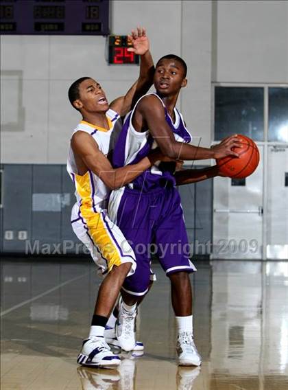 Thumbnail 1 in Lynwood vs. Manual Arts (Lynwood Christmas Challenge) photogallery.