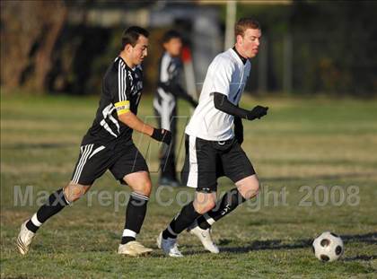 Thumbnail 3 in Los Angeles Baptist vs. Glendale photogallery.